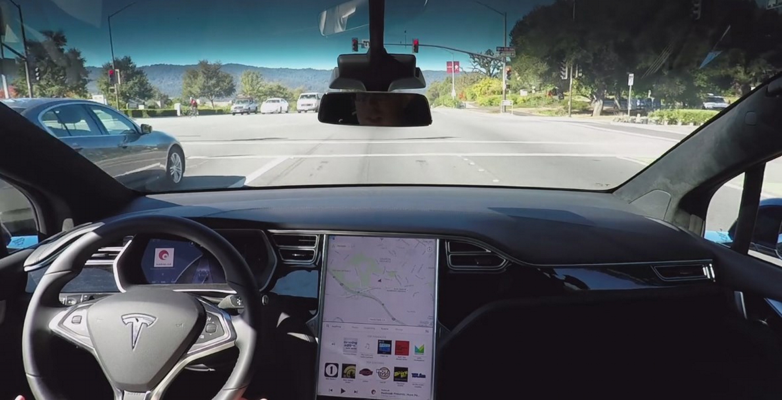 Αυτοκίνητα χωρίς οδηγό από την Tesla