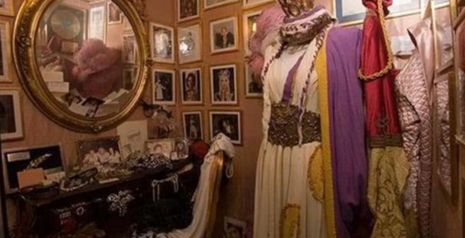Μεταφορά και συντήρηση των συλλογών του Θεατρικού Μουσείου