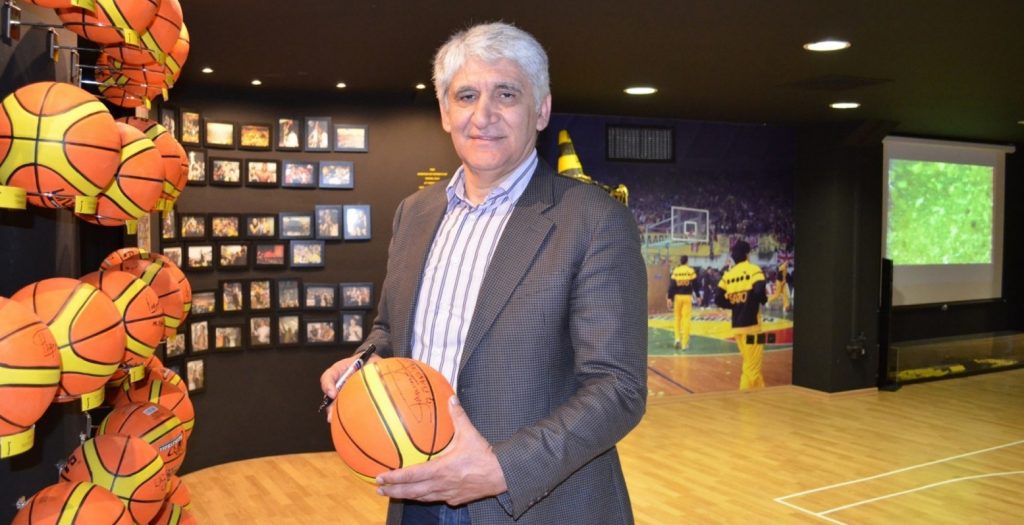 Παναγιώτης Γιαννάκης: Θέλει τον σέντερ “παρών” στην Προύσα