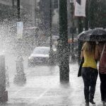 Καιρός: Συνεχίζεται και σήμερα η κακοκαιρία με βροχές και χιόνια