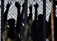 Διέκοψαν την απεργία πείνας οι 12 Σύροι πρόσφυγες