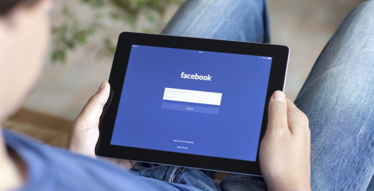 Να γιατί το facebook τα Χριστούγεννα θα σας κάνει δυστυχισμένους!