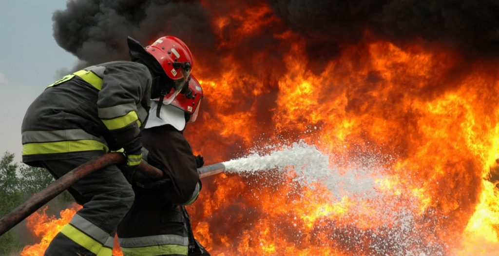 Φωτιά στον Αυλώνα – Μεγάλη επιχείρηση της πυροσβεστικής (upd)