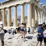 ΤτΕ: Αυξήθηκαν οι τουρίστες, μειώθηκαν τα έσοδα