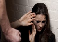 ΖΕΦΥΡΙ: Σε κρίσιμη κατάσταση η γυναίκα που βίασαν και πέταξαν σε κωματώδη κατάσταση στο δρόμο