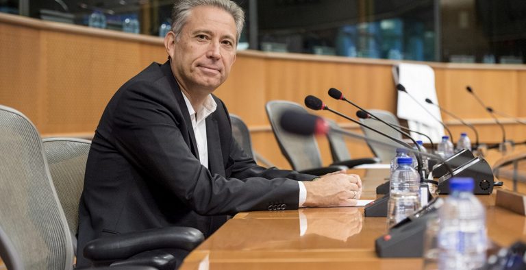 Χρυσόγονος: “Ας περιμένουμε για τις τηλεοπτικές άδειες”