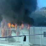 Βιαιότητες στον καταυλισμό στη Χίο-Μετανάστες έβαλαν ξανά φωτιά σε κοντέινερ