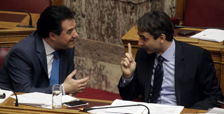 Μητσοτάκης: “Μαλώνει” Άδωνι, στοχεύει στο Κέντρο-Το τηλέφωνο που έλυσε την παρεξήγηση
