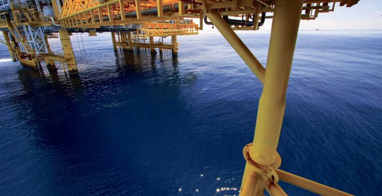 Βγήκε από το σεντούκι: Σε Total – Edison – ΕΛΠΕ η έρευνα για υδρογονάνθρακες σε Ιόνιο, Κρήτη