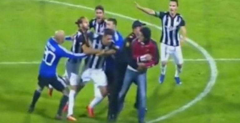 Πλακώθηκαν παίκτης με οπαδό! (video)
