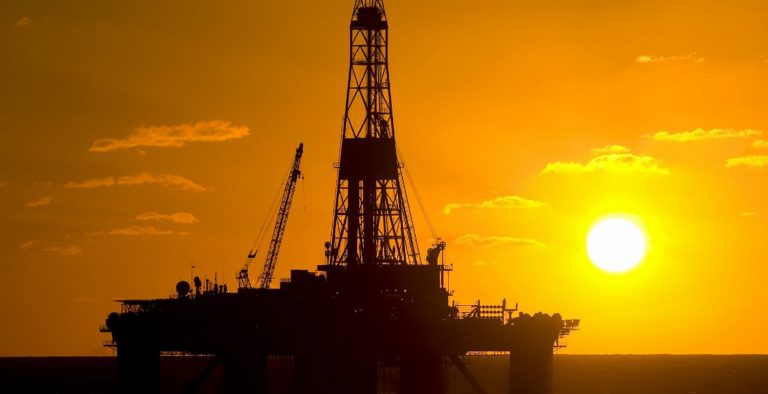 “Κόφτη” σε 95.000 βαρέλια βάζει η Βενεζουέλα από την πρωτοχρονιά