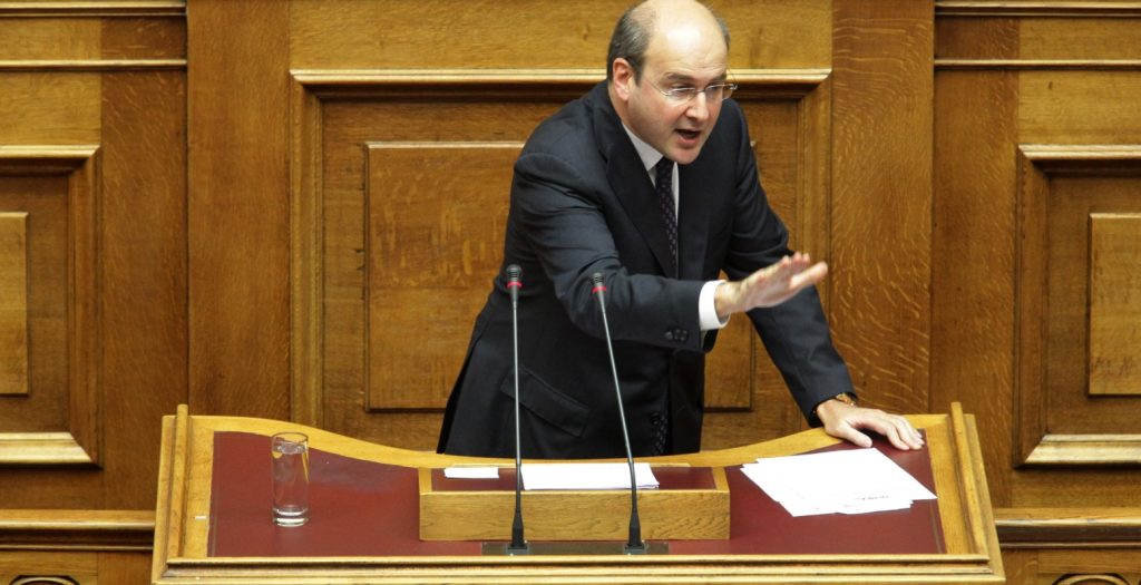 Χατζηδάκης για τηλεοπτικές άδειες: Ανάχωμα στον κυβερνητικό αυταρχισμό