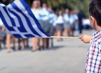 Στην Αίγινα έκαναν κανονικά παρέλαση χωρίς μάσκες Στην Αίγινα έκαναν κανονικά παρέλαση χωρίς μάσκες