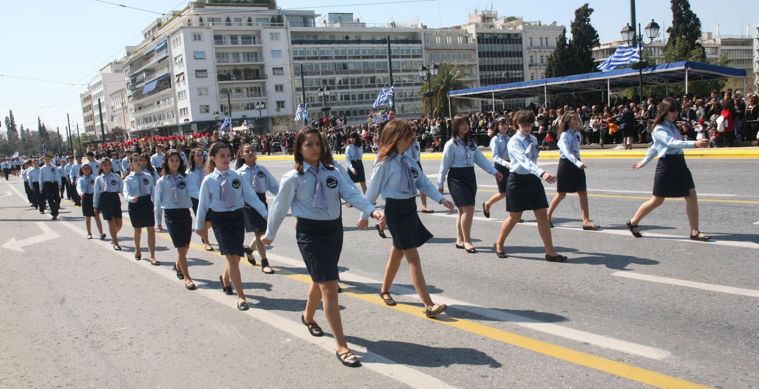 Δασκάλα σε πυρόπληκτο παιδάκι από το Μάτι: «Πώς είσαι έτσι καλύτερα να μην ερχόσουν στην παρέλαση»