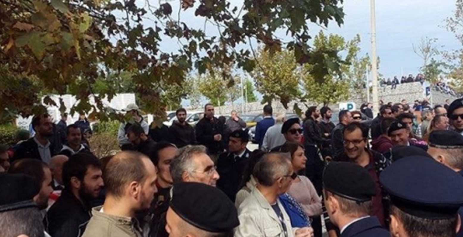 Θεσσαλονίκη: Παρέλαση με… διαμαρτυρία κατά των πλειστηριασμών