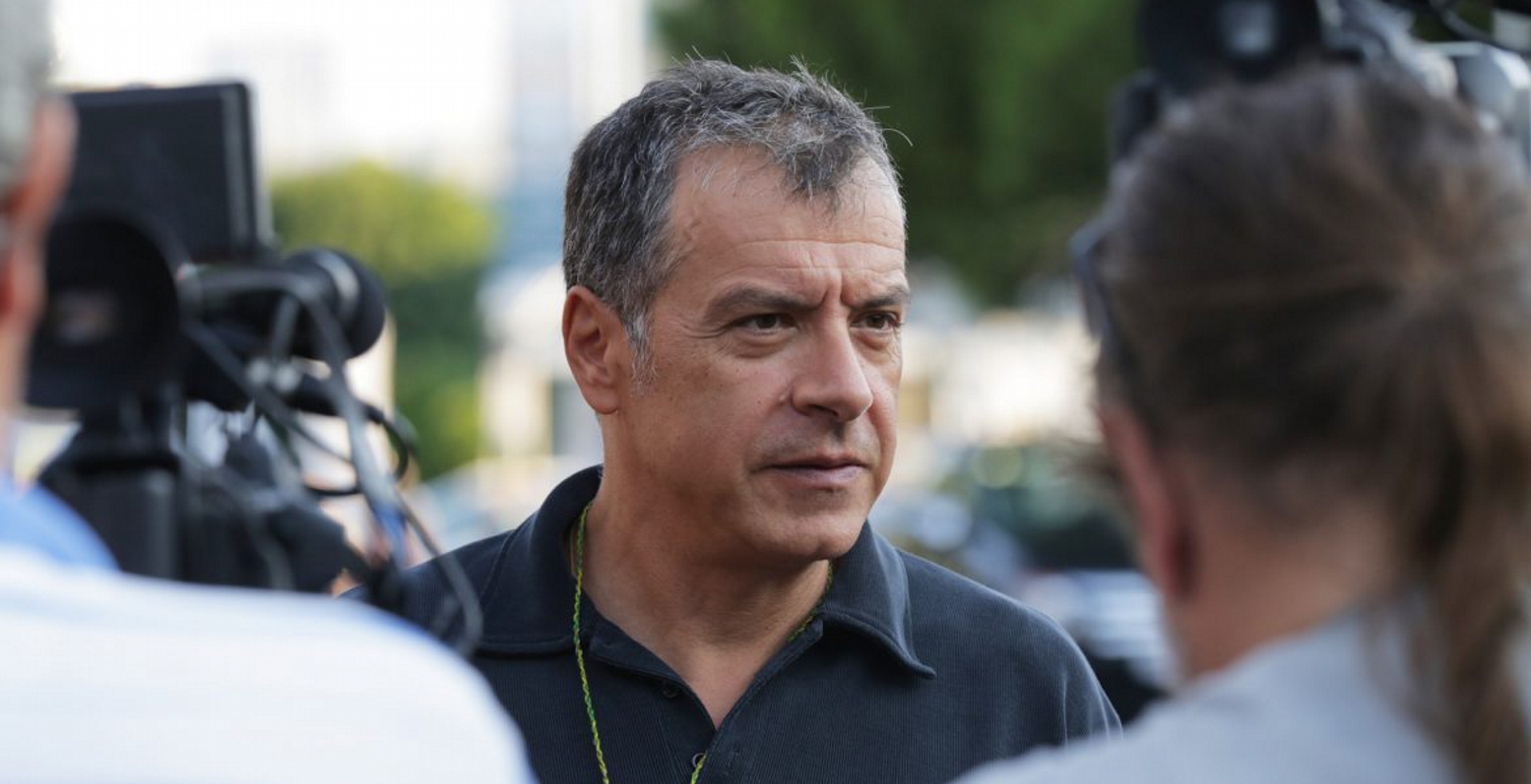 Θεοδωράκης: Όμηρος της ανικανότητας της η κυβέρνηση