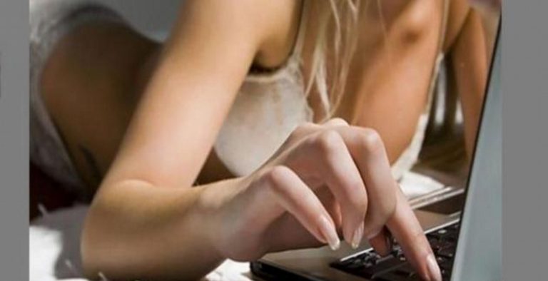 Θλίψη! Πάνω από 100 Ελληνίδες προσφέρουν διαδικτυακό σεξ για…