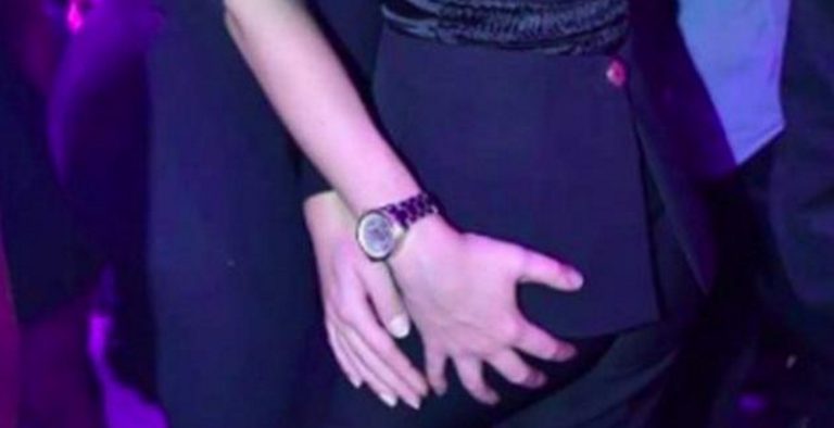 Χαμός! Δημοσιογράφος του Alpha χουφτώνει τα οπίσθια φίλης της στο κλαμπ (pic)