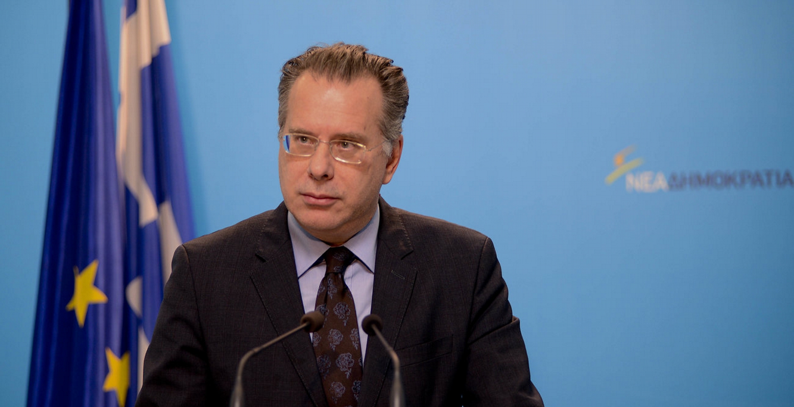 Ο Κουμουτσάκος κατηγορεί τον Κοτζιά για πολιτικό ατόπημα