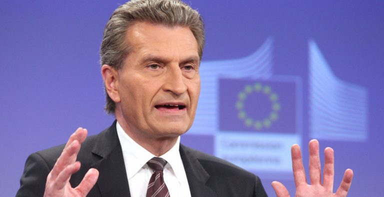 Έτινγκερ: Θα αναγκαστούμε να αποδεχθούμε τον Τραμπ