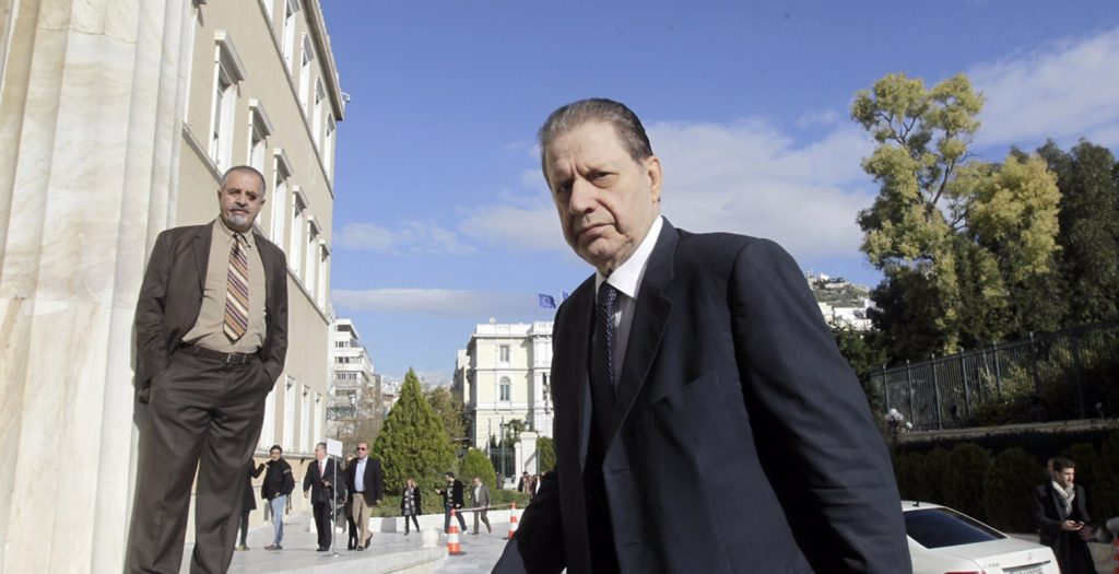 Στην… πρέσα Μαξίμου και Πειραιώς λίγο πριν τη μάχη για το ΕΣΡ