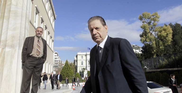 Στην… πρέσα Μαξίμου και Πειραιώς λίγο πριν τη μάχη για το ΕΣΡ