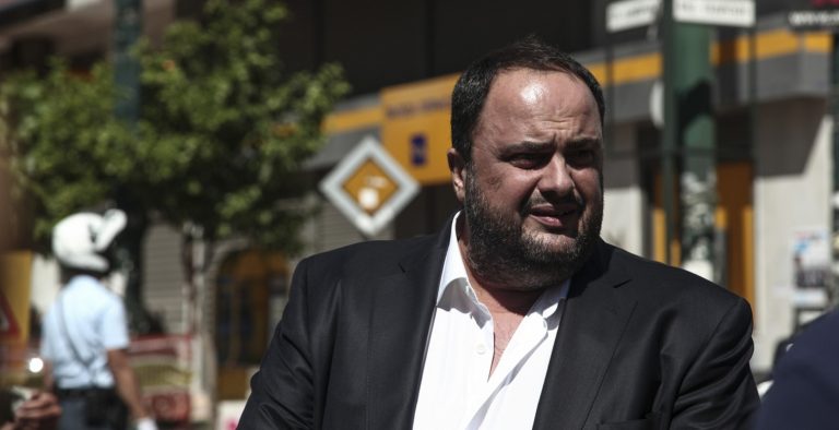 Βγάζει… “αφρούς” ο Μαρινάκης για τις τηλεοπτικές άδειες