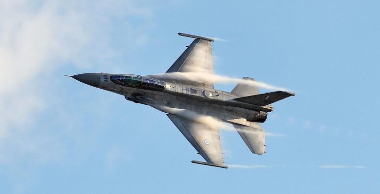 Χανιά: Φωτιά πήρε F-16 – Σώθηκε ο κυβερνήτης (photos)