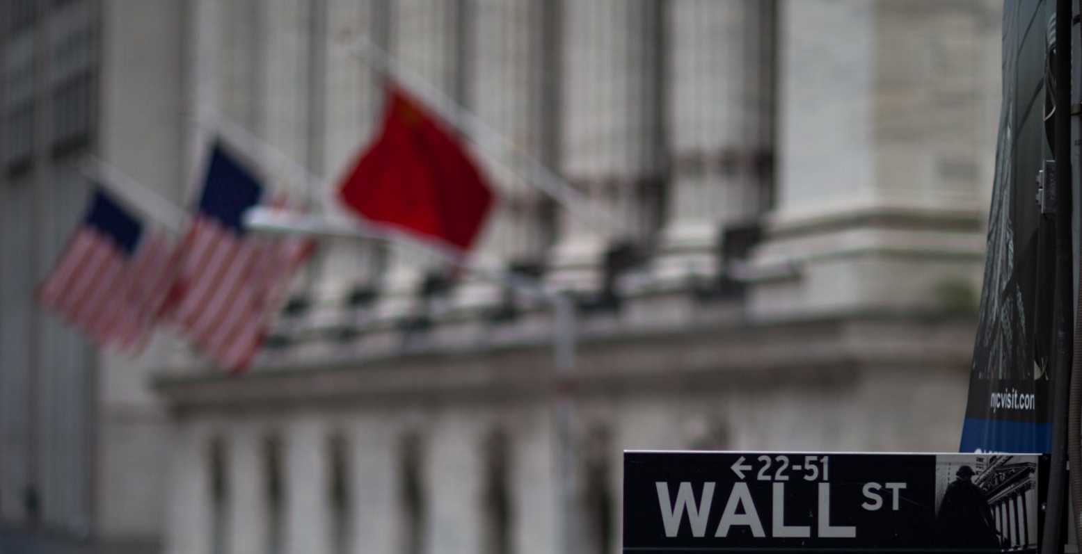 “Σινική” άνοδος στη Wall Street πριν από τα μάκρο