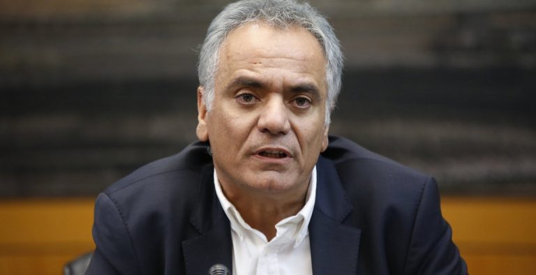 Σκουρλέτης: Δεν έχει τεθεί θέμα υπογραφής και νέου μνημονίου