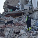 Ιταλία: Διάσωση σκύλου από τα χαλάσματα