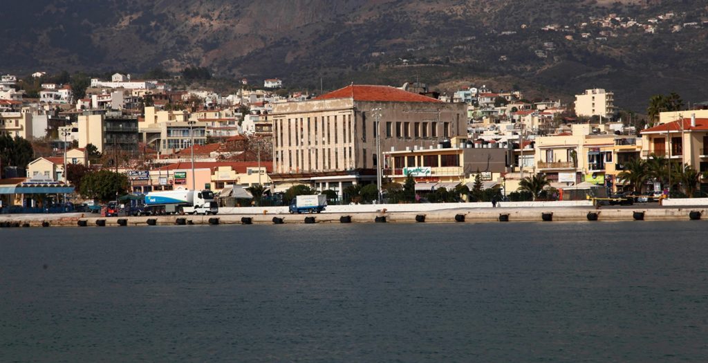 Χίος: 82χρονη καθαρίζει το δρόμο 33 χρόνια για τον Επιτάφιο