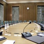 Επιστροφή στον κλειστό πυρήνα εξουσίας