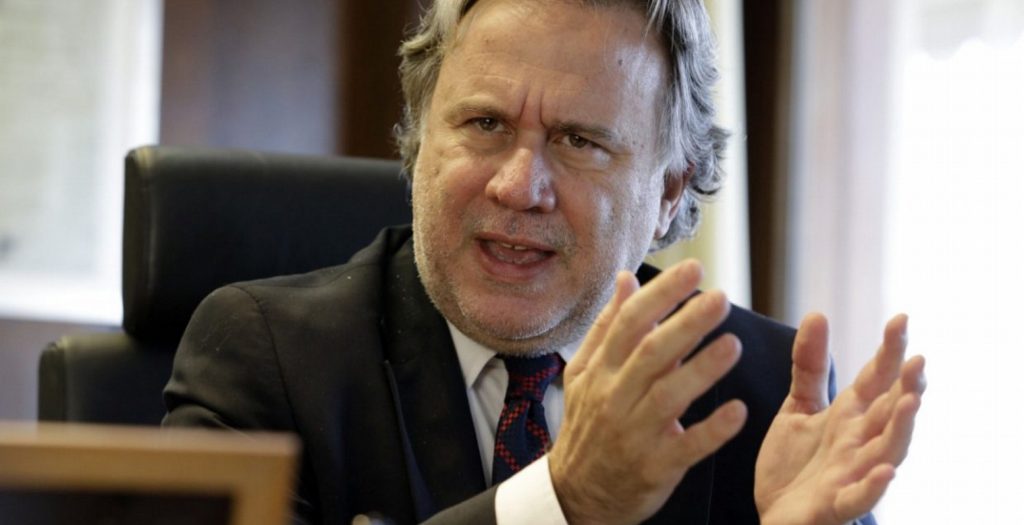 Ο Κατρούγκαλος κόβει τα επιδόματα της “μεσαίας τάξης”