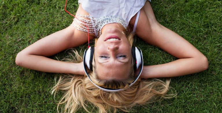 Γιατί κάποια τραγούδια κολλάνε στο μυαλό μας