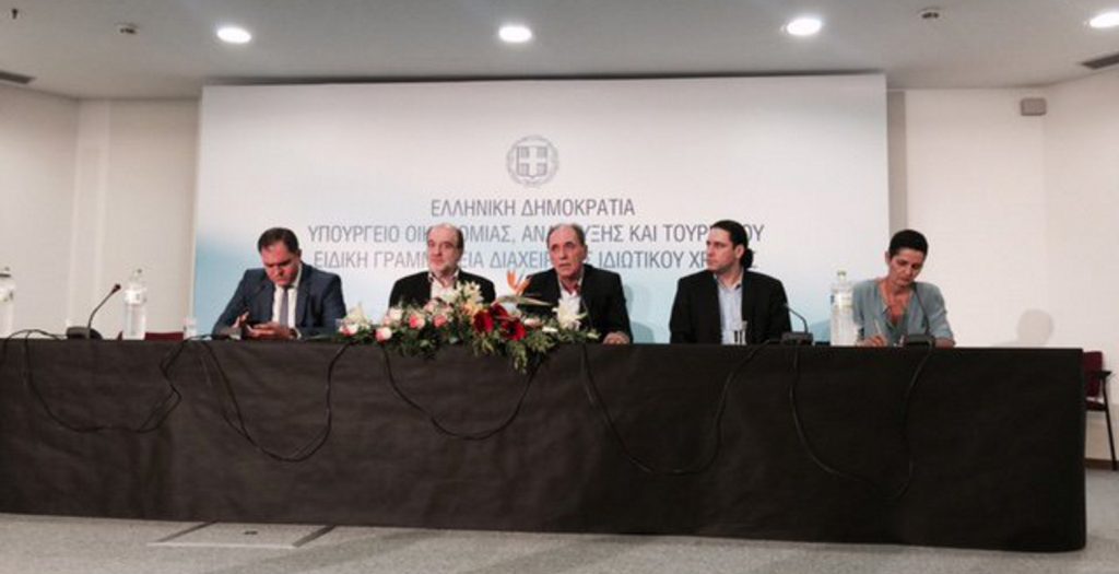 “Άξονας της ανάπτυξης η μείωση των κόκκινων δανείων” λέει ο Σταθάκης