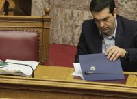 Πολιτικούς “συμμάχους” γυρεύει η κυβέρνηση στο δρόμο για το Eurogroup
