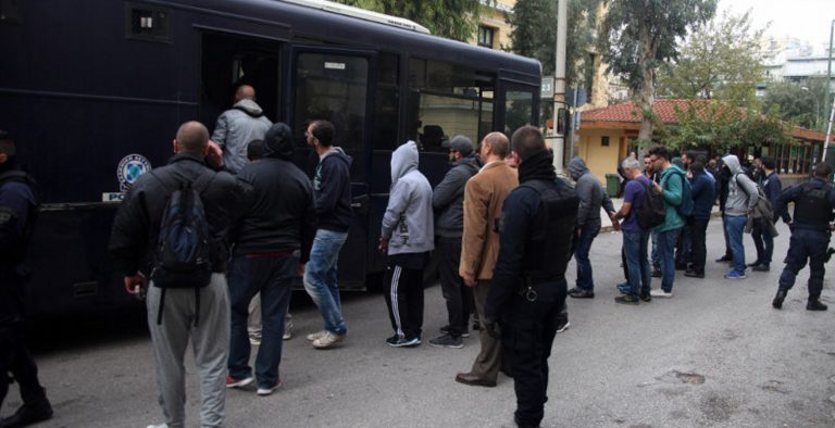 Στον ανακριτή η σπείρα των Ρομά που έκλεβε τους επώνυμους