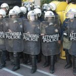 Πλειστηριασμοί: Επεισόδια και χημικά σε συμβολαιογραφείο στο κέντρο της Αθήνας (pics)