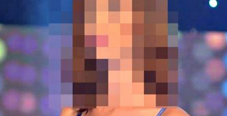 Μοντέλο ερεθίζει τον παρουσιαστή και μετά του μετρά τη… (video)