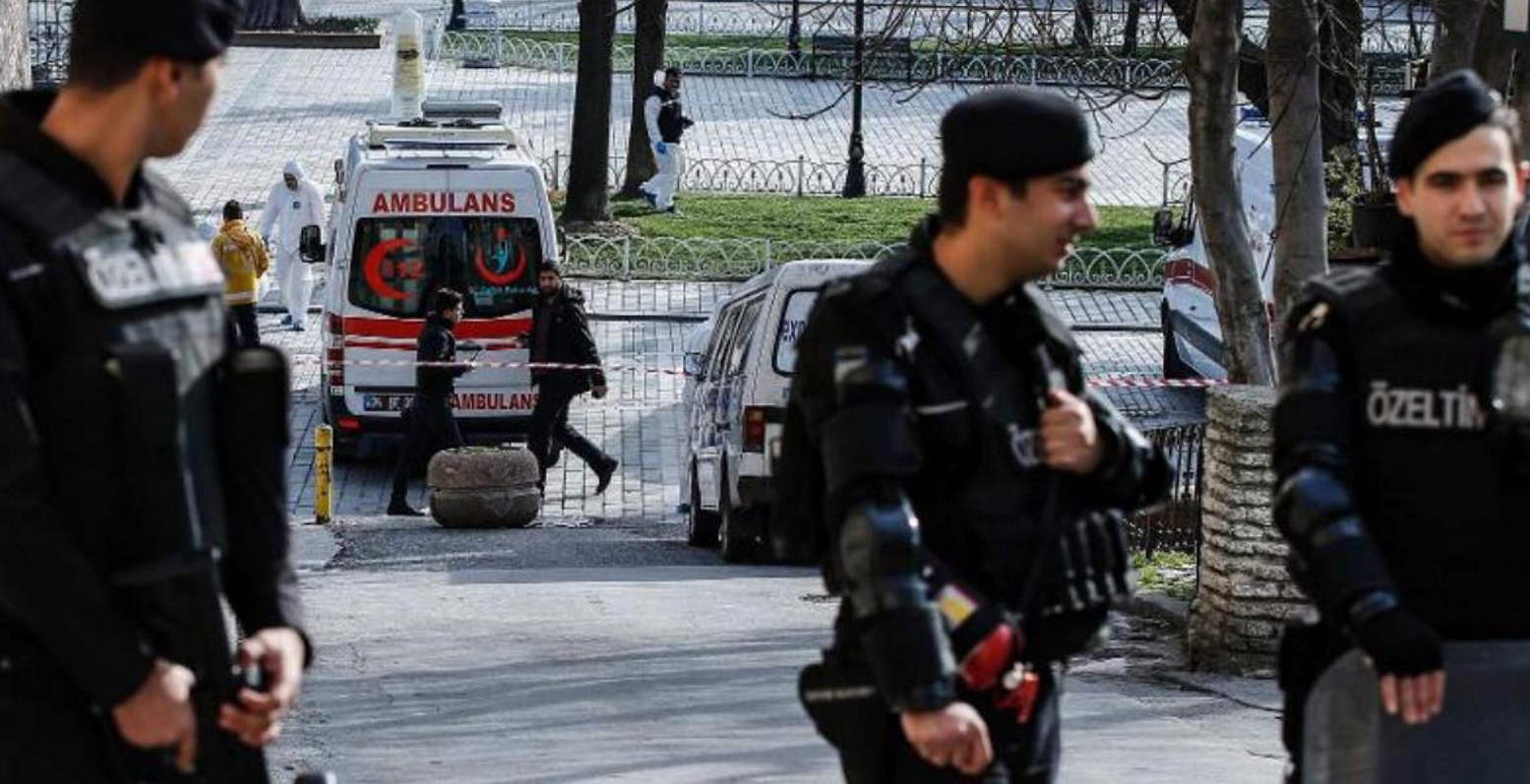 Πυροβολισμοί και συλλήψεις έξω από το αστυνομικό μέγαρο της Κωνσταντινούπολης