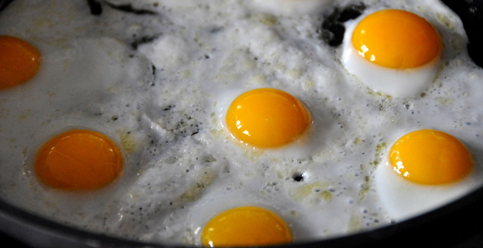 Tα αυγά για πρωινό διατηρούν υγιή τον εγκέφαλο