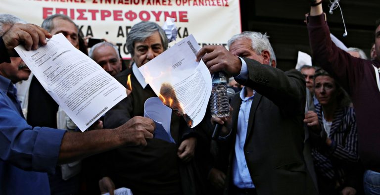 Δεν “μάσησαν” στο “τυράκι” Τσίπρα οι συνταξιούχοι