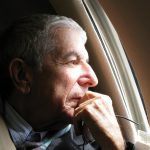 Λ. Κοέν: Πέθανε έπειτα από πτώση από το κρεβάτι του