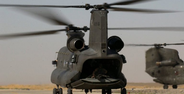 Παρελήφθησαν τα πρώτα τρία ελικόπτερα CH – 47D από τις ΗΠΑ