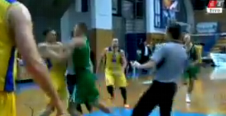 Τσαμπουκάς για ένα κάρφωμα στη Σλοβενία! (video)