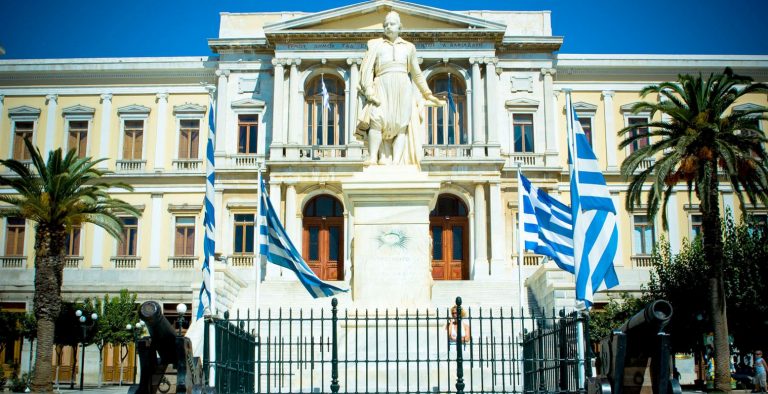 Εγκαίνια και Αγιασμός στη νέα έδρα του Συλλόγου Γυναικών Σύρου