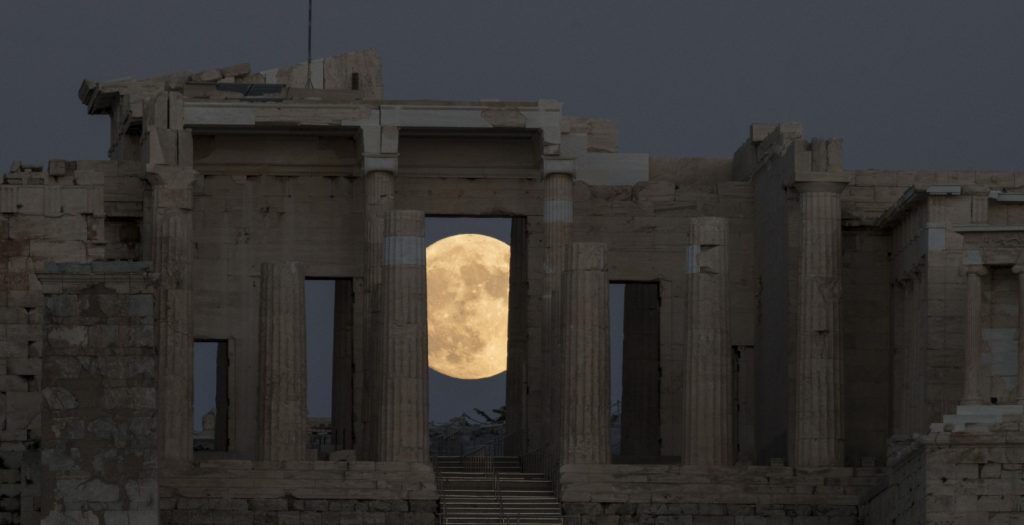 Super Moon: Το βράδυ το μεγαλύτερο φεγγάρι του 2017