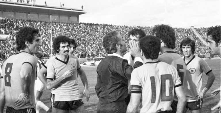 Σαν σήμερα: Τα επεισόδια και οι πιστολιές στο ΑΕΚ – Ολυμπιακός στη Νέα Φιλαδέλφεια (videos)