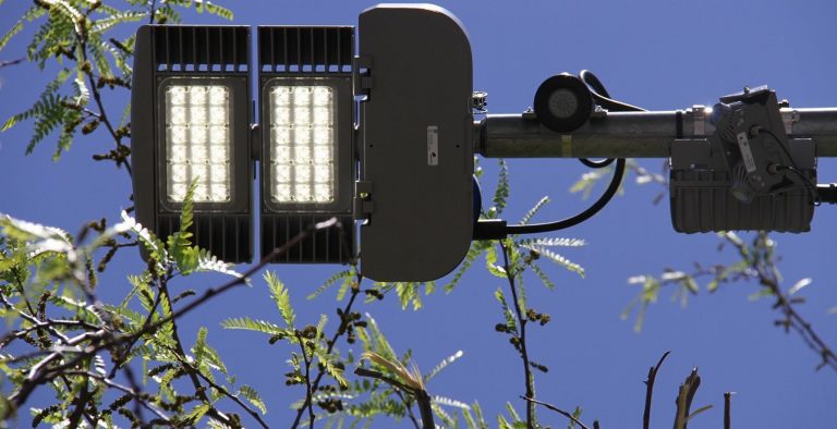 Χαλκίδα: Συστήματα Smart Parking και Smart Lighting